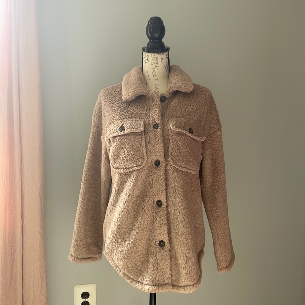Fashion Nova Sherpa Jacket in Taupe Size Small NWT!! Super soft and comfy!!